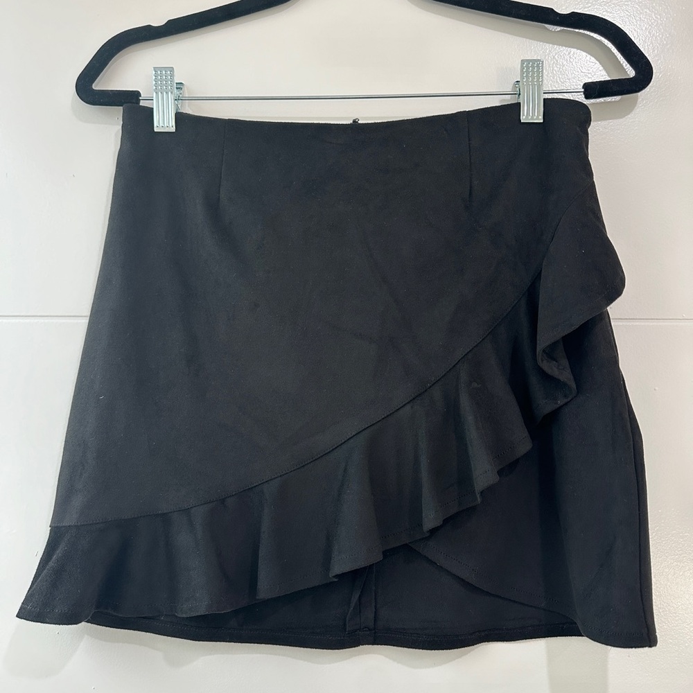 Steve Madden Black Faux Suede Ruffle Mini Skirt Festival Chic | Size 2 - Picture 7 of 10